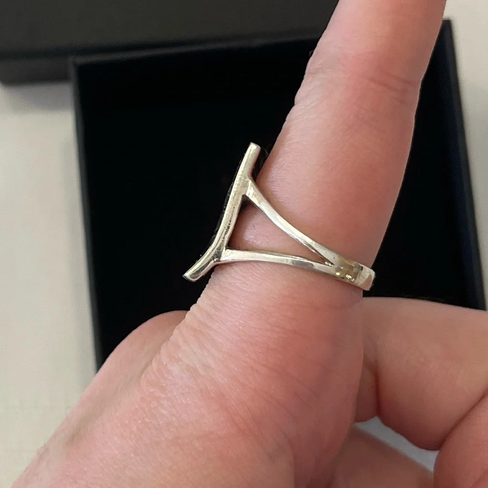 Sterling silver mother of pearl ring. Size 7.25 - Picture 7 of 10